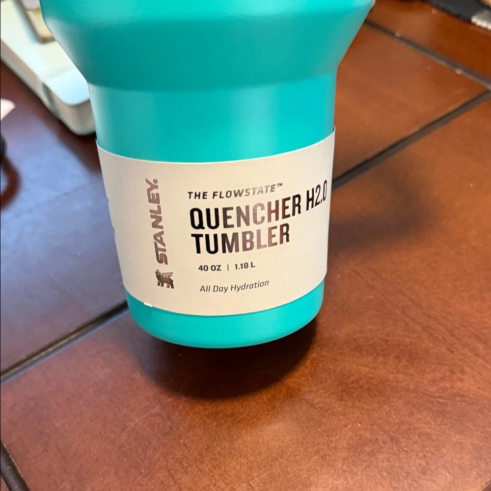 Stanley Quencher H2.0 Tumbler - Vibrant Aqua - Picture 2 of 7
